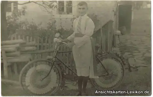 Großhartmannsdorf-Obersayda Fahrrad vor Bauernhaus