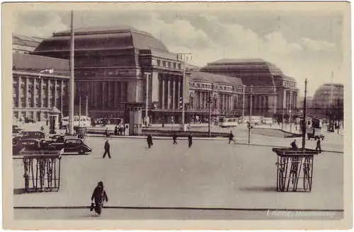 Leipzig Bahnhof Oldtimer belebt