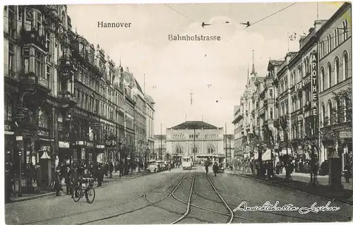 Hannover Straßenpartie Bahnhofstraße in Hannover mit Blick auf den Bahnhof