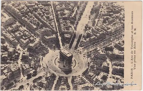 Paris L&#039;Arc de Triomphe et les Avenues Vue prise en Aéro