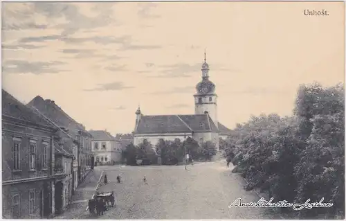 Unhošt Straßenpartie mit Kirche