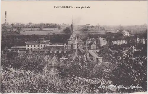 Pont-Hebert Totale mit Straßenblick