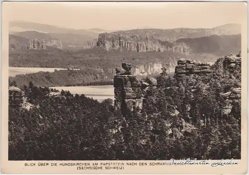 Bad Schandau Blick über die Hundskirchen am Papststein nach den Schrammsteinen (Sächsische