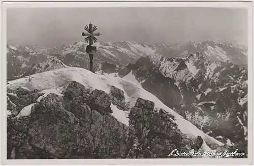 Grainau Blick von der Gipfelstation auf den Ostgipfel und die Stubaier Berge