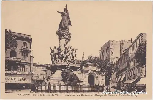 Avignon Place de l&#039;Hôtel-de-Ville  Monument du Centenaire