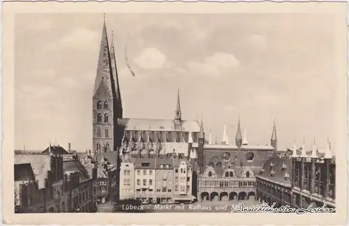 Lübeck Markt mit Rathaus und Marienkirche