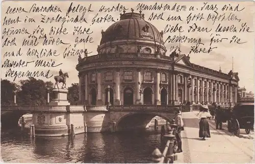Mitte-Berlin Kaiser Friedrich Museum, Menschen auf Brücke mit Kutsche 1915