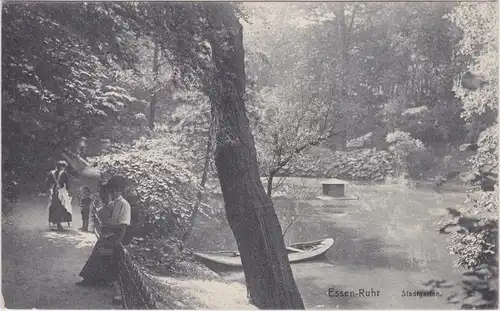 Essen (Ruhr) Stadtgartenpartie, Frauen mit Kind