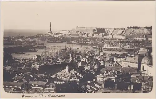 Genua Blick auf Stadt und Hafen