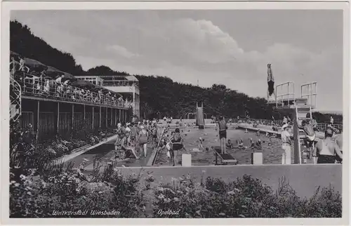 Wiesbaden Opelbad, belebt - Sprungturm