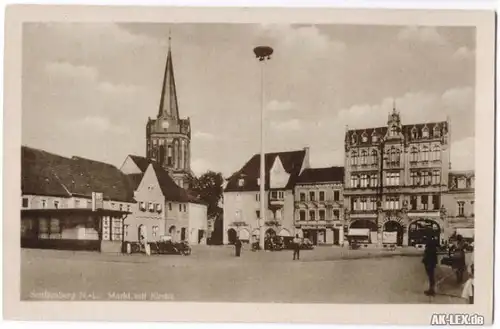 Senftenberg (Niederlausitz) Altmarkt mit Kirche und Tankstelle