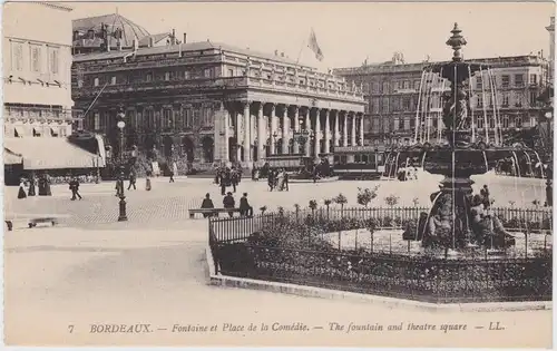 Bordeaux Fontaine et Place de la Comedie