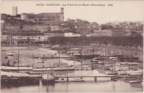 Cannes Le Port et le Mont Chevaller