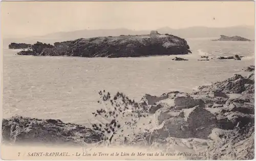 Saint-Raphaël Le Lion de terre et  Lion de Mer vus de la route de Nice 1919