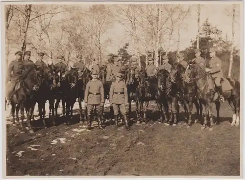  Gruppenaufnahme - Soldaten zu Pferde 1920