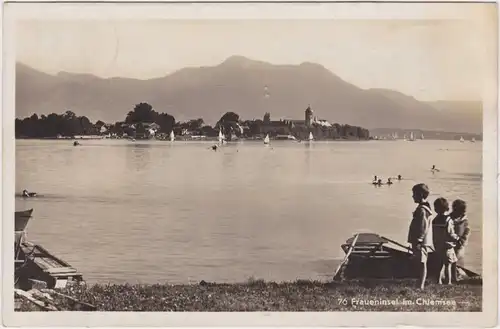 Chiemsee Kinder am Strand - Blick auf die Fraueninsel - Chiemsee