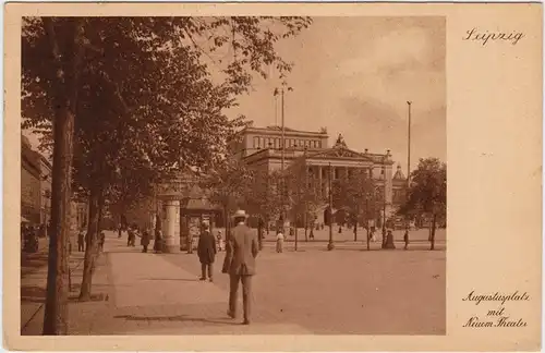 Leipzig Augustusplatz mit Neuem Theater