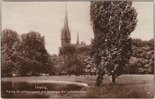 Leipzig Partie im Johannapark mit Blick auf die Lutherkirche