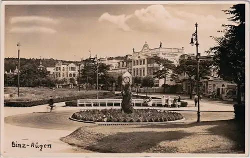 Binz (Rügen) Hotel Dünenhaus  - Platz und Uhr (Fotokarte)