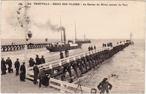 Trouville (Seine-Maritime) Le Bateau du Havre sortant du Port 1926