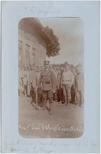 Privatfotokarte Soldaten Militaria Ansichtskarte Patriotika im Osten 1916