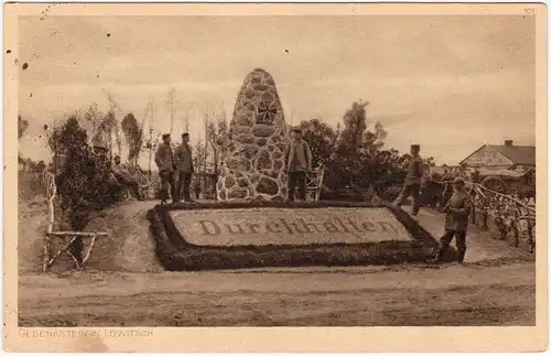 Lowitsch Łowicz Soldaten vor Gedenkstein "Durchhalten" 1914