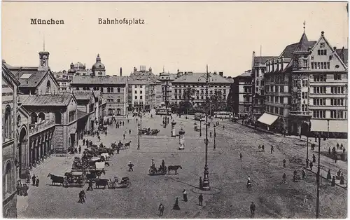 München Blick über den Bahnhofsplatz 1919