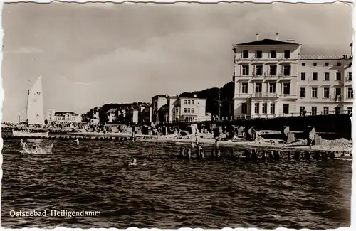 Heiligendamm-Bad Doberan Ostseebad mit Badegästen und Segelboot 1957