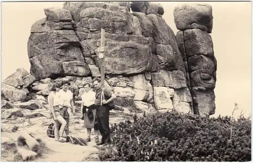 Schreiberhau Szklarska Poręba Wanderer vor Felsen 1955 Privatfoto