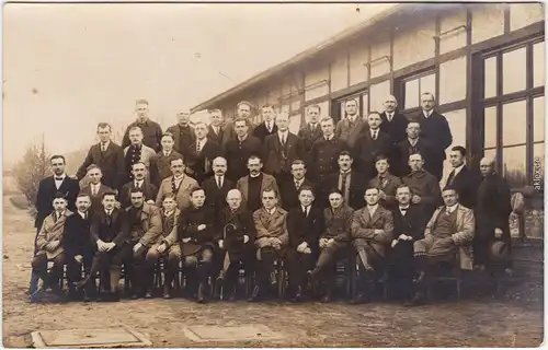 Ansichtskarte Geisenheim Gruppenfoto vor Bootshaus am Rhein 1918