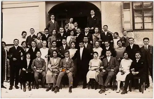 Gruppenfoto Hochzeit vor Gebäude 1932 - Zeitgeschichte  Privatfoto