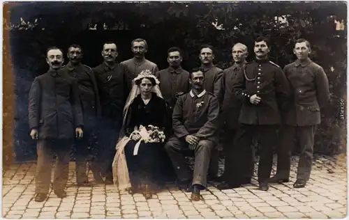 Soldaten bei einer Hochzeit Militaria Privatfoto Ansichtskarte 1. WK 1917