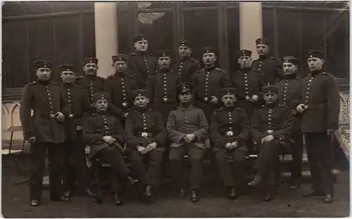 Gruppenbild - Soldaten Militaria Privatfoto Ansichtskarte Erster Weltkrieg 1916