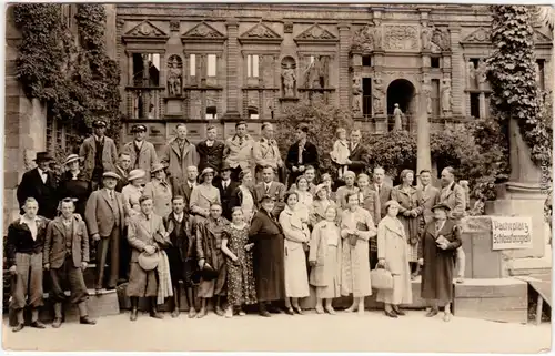 Privatfoto AK Heidelberg Heidelberger Schloss im Schlosshof Gruppenbild 1928