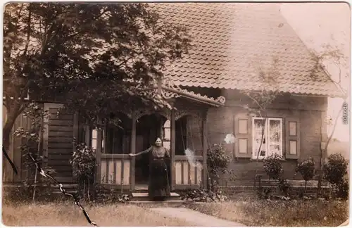 Danzig Gdańsk Gduńsk Frau v Kaschubischem Haus bei Danzig Privatfotokarte 1913