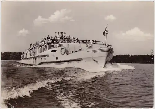 Berlin Luxusfahrgastschiff der Weißen Flotte auf dem Müggelsee 1963