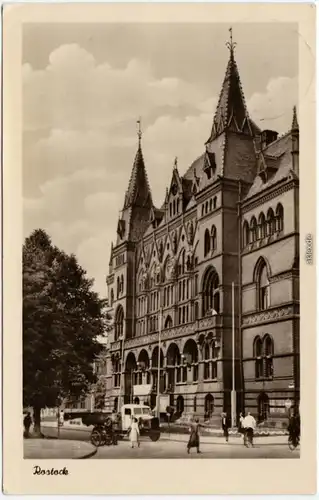 Rostock belebter Platz Fotokarte - Ansichtskarte Auto 1954