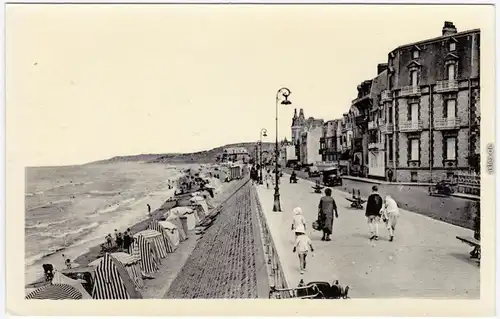 Villers-sur-Mer La Plage et la Digue Ansichtskarte CPA Calvados 1940