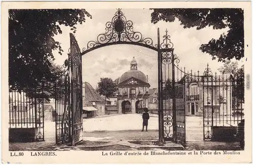 Langres La Grille d'entrée de Blanchefontaine et la Porte des Moulins 1949