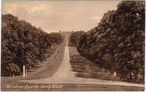 Postcard Windsor Windsor Castle - Long Walk 1928
