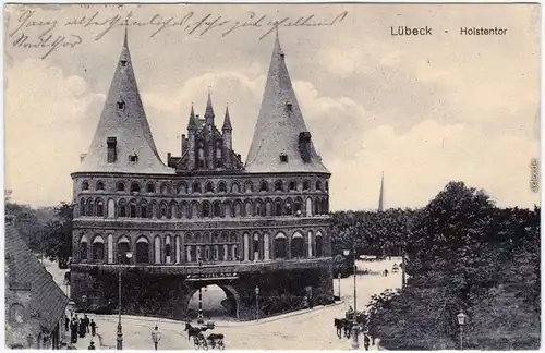 Ansichtskarte  Lübeck Partie am Holstentor 1916