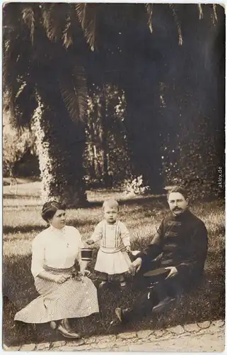 Cannes Familie im Park - Privatfotokarte Vintage Postcard 1914