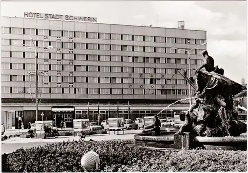 Ansichtskarte Schwerin Hotel Stadt Schwerin -  Grunthalplatz 1978