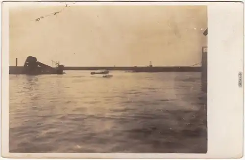 Wasserflugzeug beim landen Privatfoto Ansichtskarte  Militaria 1917