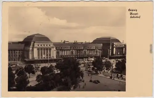 Ansichtskarte Leipzig Hauptbahnhof mit Straßenbahn  und Bäumen 1955