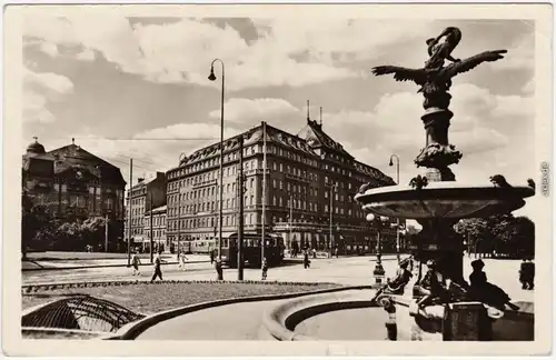 Foto Postcard Pressburg Bratislava Platz und Hotel Carlton 1960