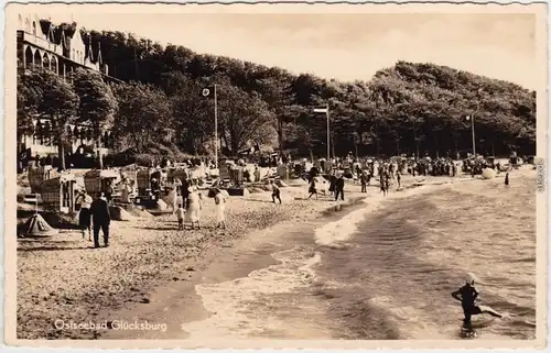 Foto Ansichtskarte Glücksburg (Ostsee) Lyksborg Strand belebt, Strandhaus 1942