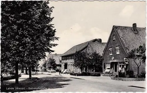 Foto Ansichtskarte Lahde Petershagen Bahnhofstraße - Geschäfte 1963