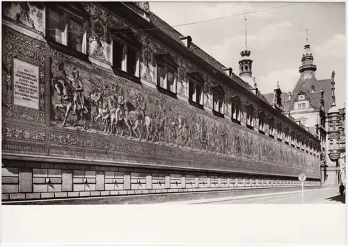 Dresden Augustusstraße Gang mit Fürstenzug v. W. Walther 1945/1979