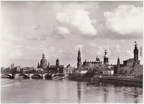 Dresden Altstädter Elbufer, Blick von Marienbrücke auf die Altstadt 1945/1979